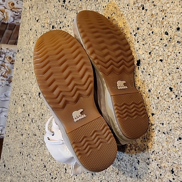 Sorel boots - Picture 7 of 7